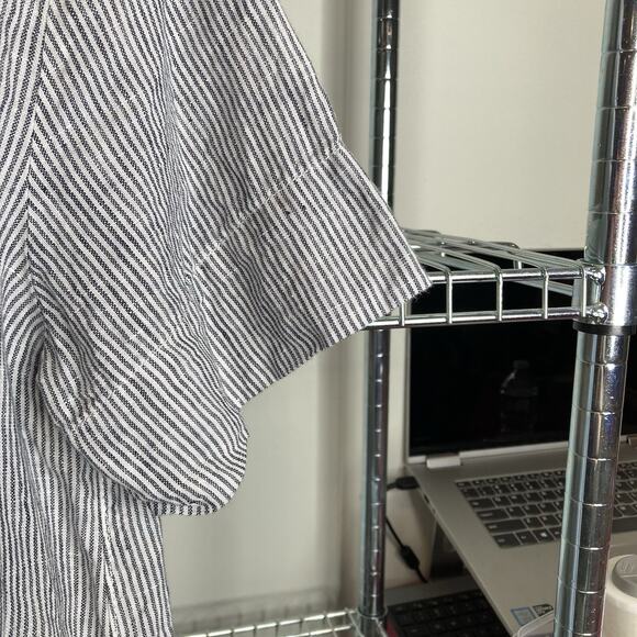 Tahari Women's Gray Pinstriped Linen Short Sleeve Button Up Shirt Size L Coastal - Picture 8 of 10